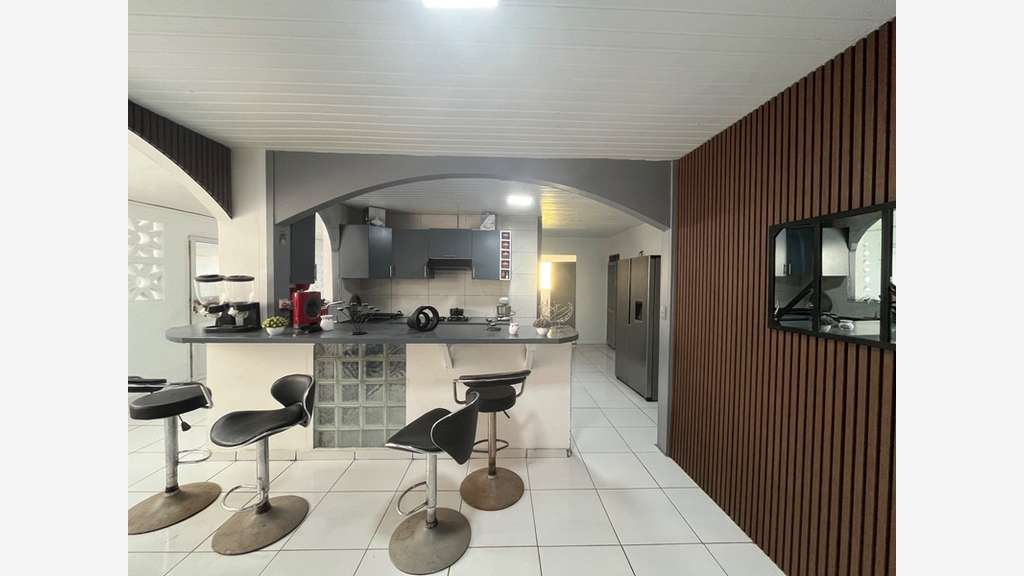 Immeuble de 288m² à vendre à Kourou centre (973)