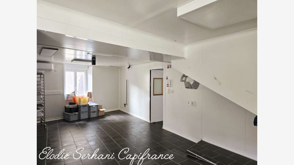 Immeuble de rapport 385m² à vendre à Colombier