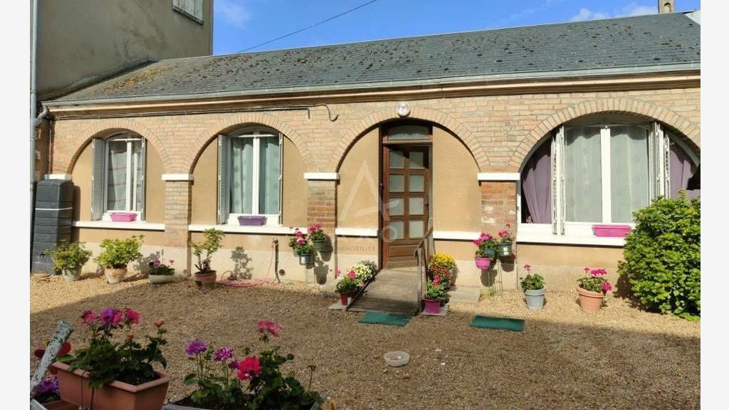 AV immeuble de rapport 321m² centre de la Flèche