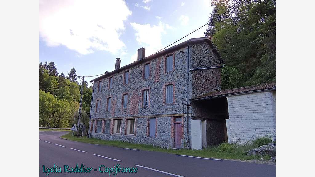 AV immeuble à rénover 243m² La Monnerie-le-Montel