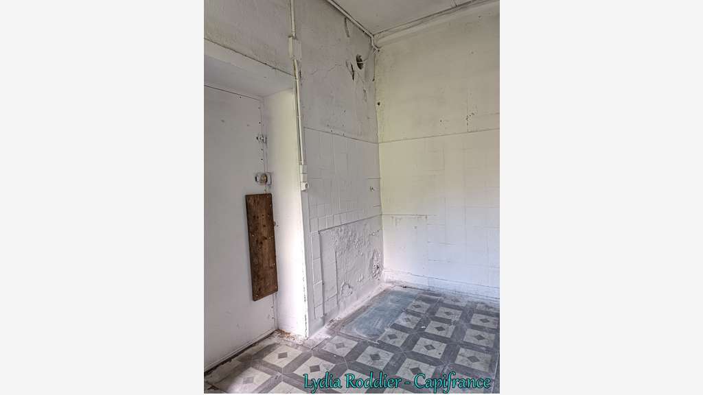 AV immeuble à rénover 243m² La Monnerie-le-Montel