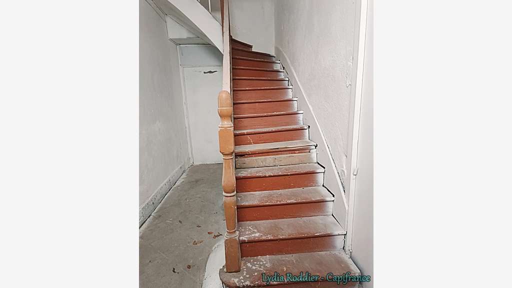 AV immeuble à rénover 243m² La Monnerie-le-Montel