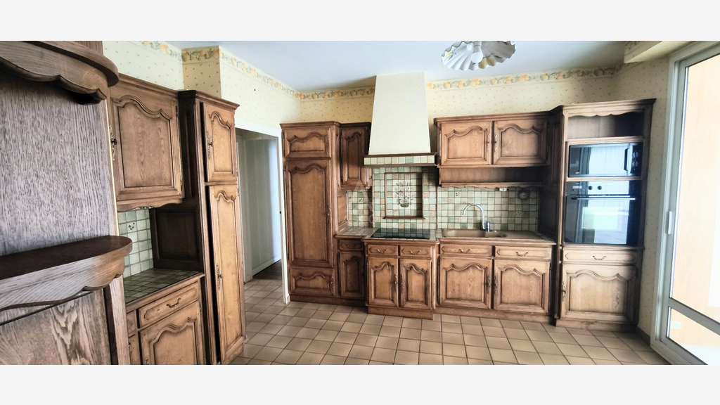 Av ensemble immo en centre bourg de La Plaine