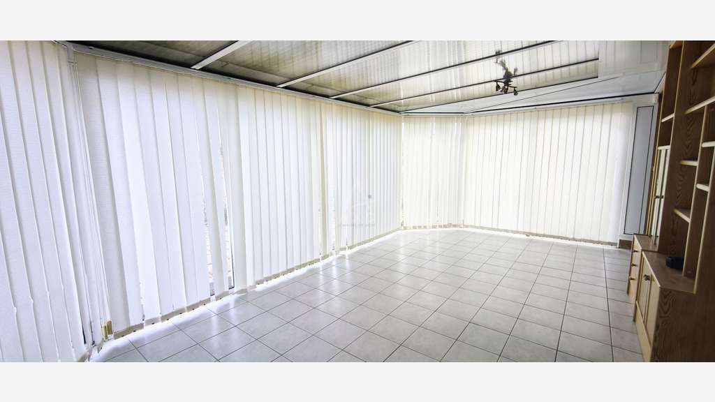 Av ensemble immo en centre bourg de La Plaine