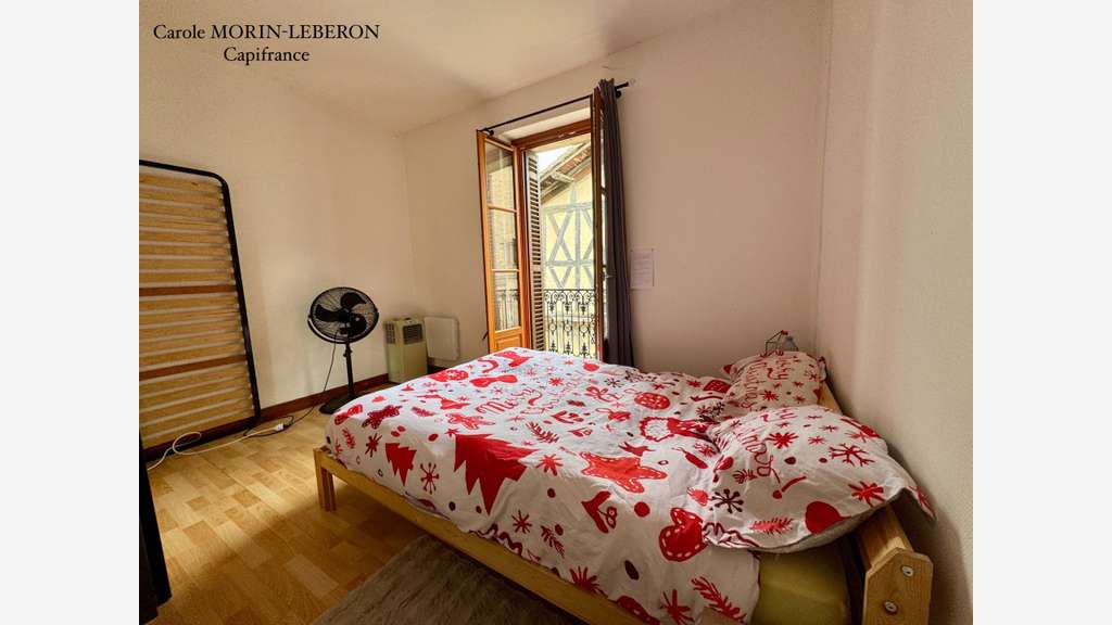 Immeuble en pierres, deux appartements de type 3,