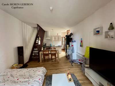 Immeuble en pierres, deux appartements de type 3,