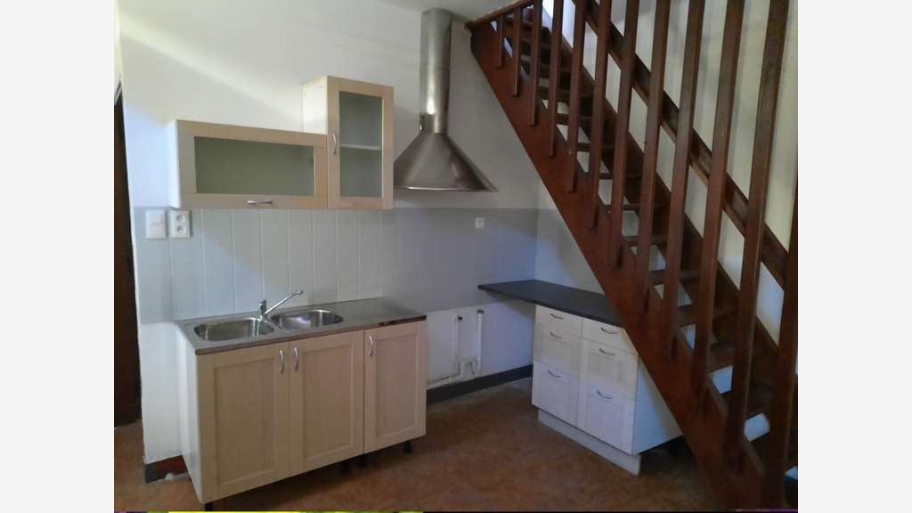 Immeuble en pierres, deux appartements de type 3,
