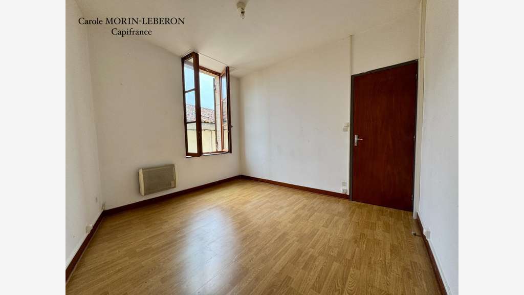 Immeuble en pierres, deux appartements de type 3,