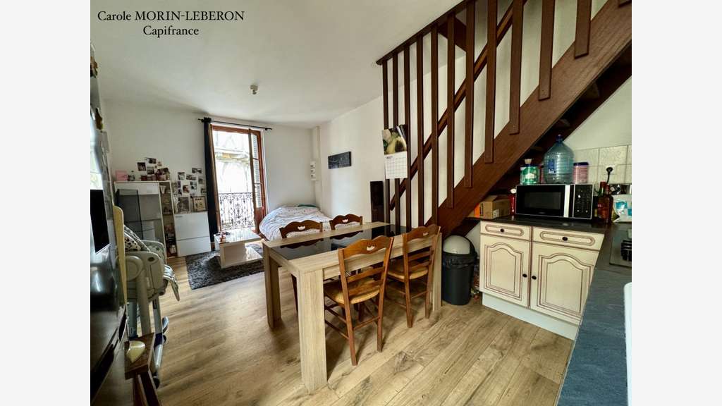 Immeuble en pierres, deux appartements de type 3,