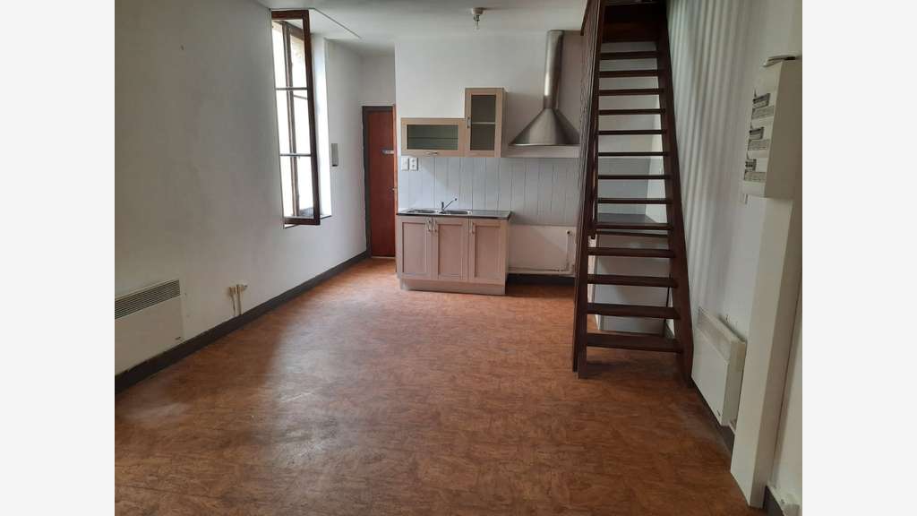 Immeuble en pierres, deux appartements de type 3,