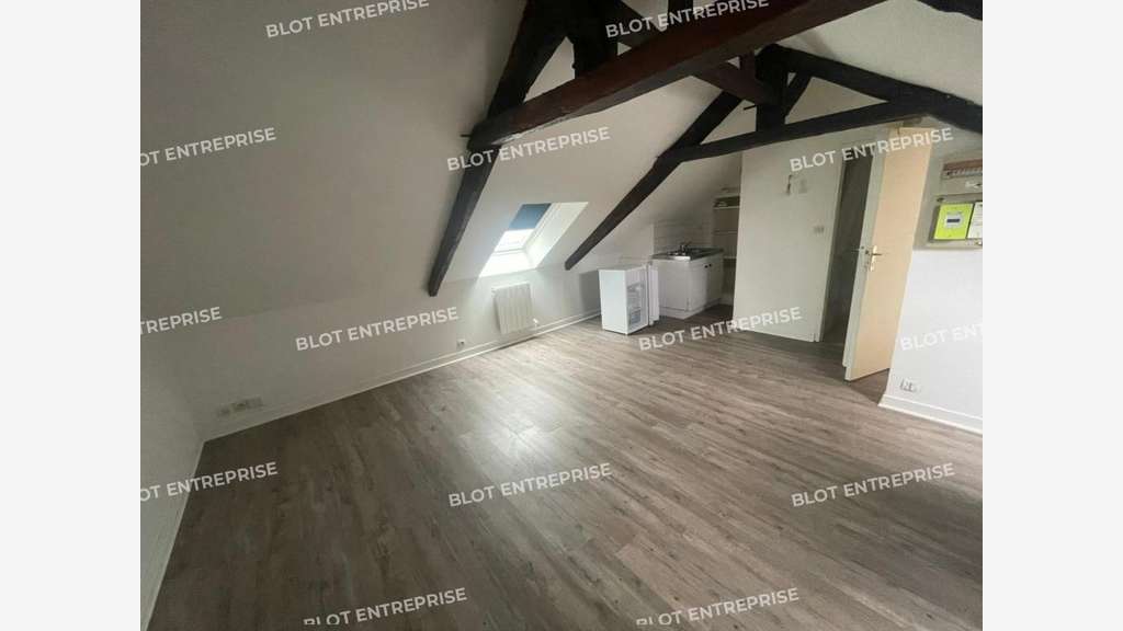 AV immeuble mixte 150m² à Lamballe empl strat
