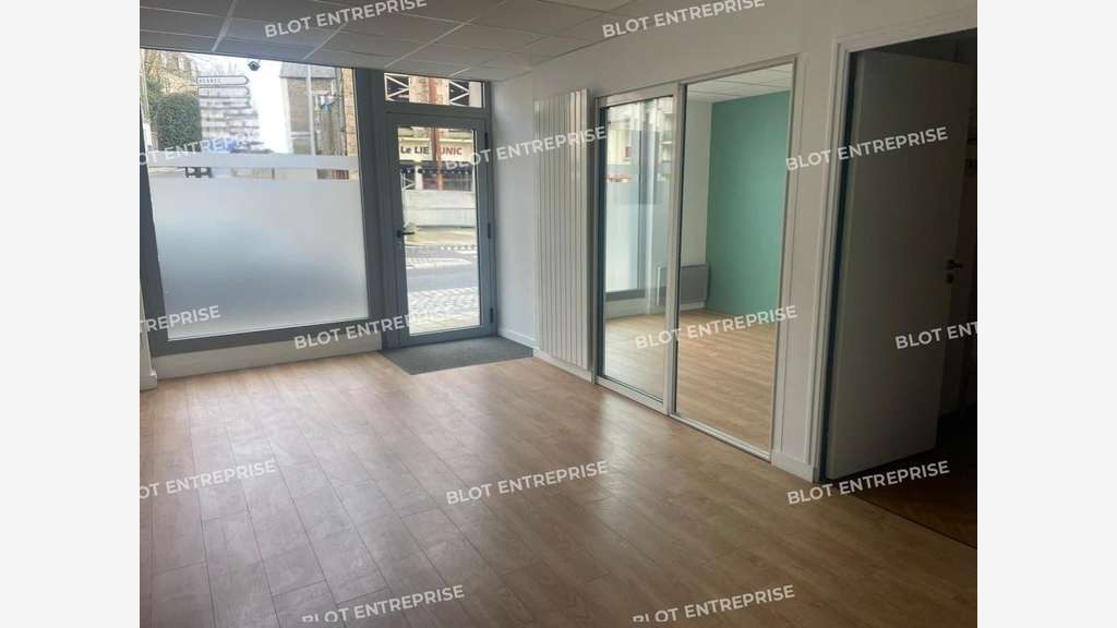 AV immeuble mixte 150m² à Lamballe empl strat