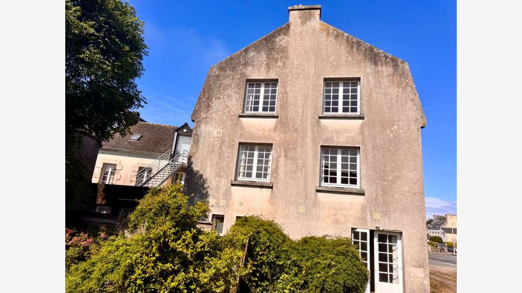 Ancien hôtel-restaurant à vendre à Landunvez