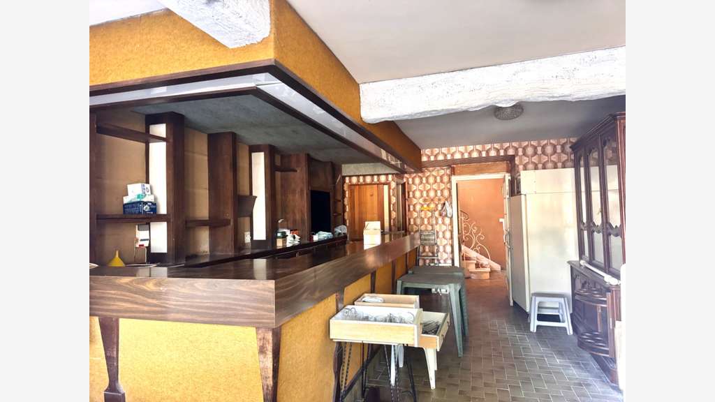 Ancien hôtel-restaurant à vendre à Landunvez