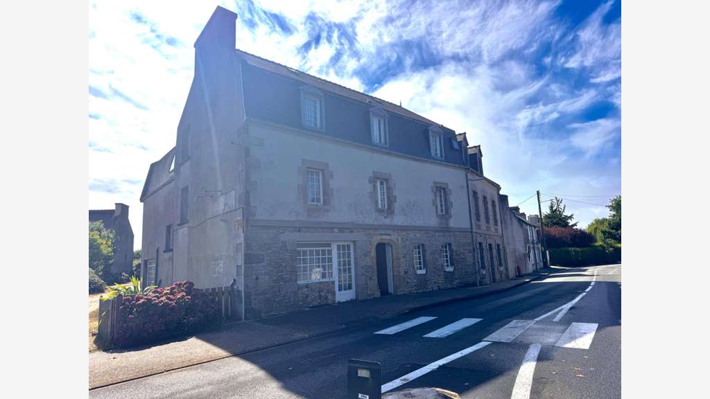 Ancien hôtel-restaurant à vendre à Landunvez