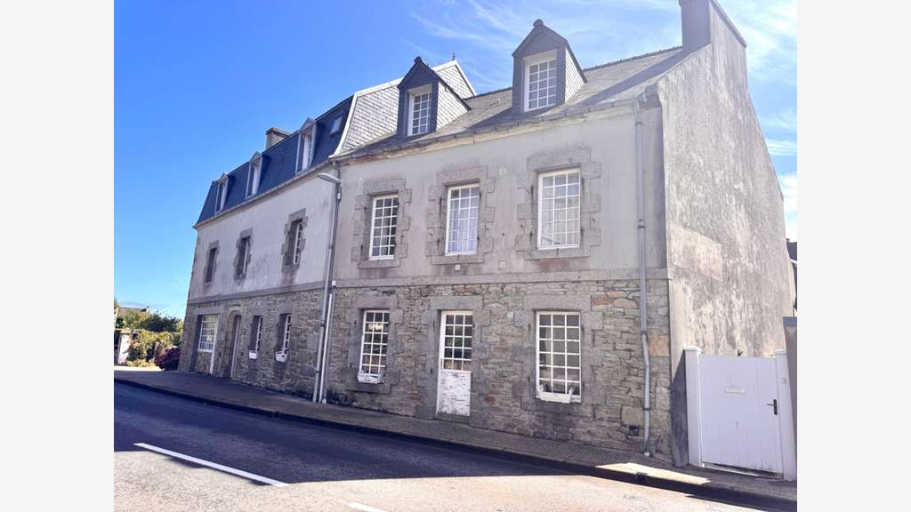Ancien hôtel-restaurant à vendre à Landunvez