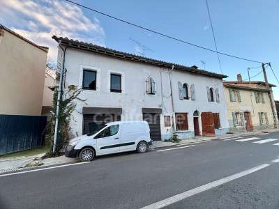 Ancien immeuble à rénover de 410 m² avec jardin et