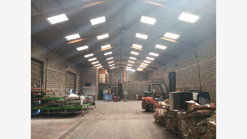 Locaux ciaux 845m² à vendre Les Hauts d'Anjou