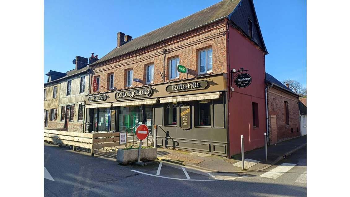 Vente murs + logement 220m² à Longueville-sur-Scie