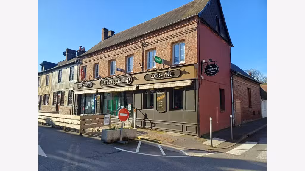 Vente murs + logement 220m² à Longueville-sur-Scie