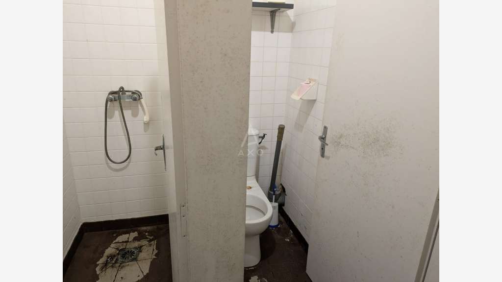 AV petit immeuble sur deux niveaux à Matha 
