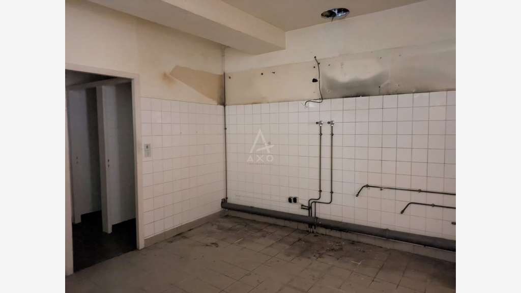 AV petit immeuble sur deux niveaux à Matha 