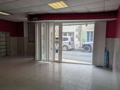 AV petit immeuble sur deux niveaux à Matha