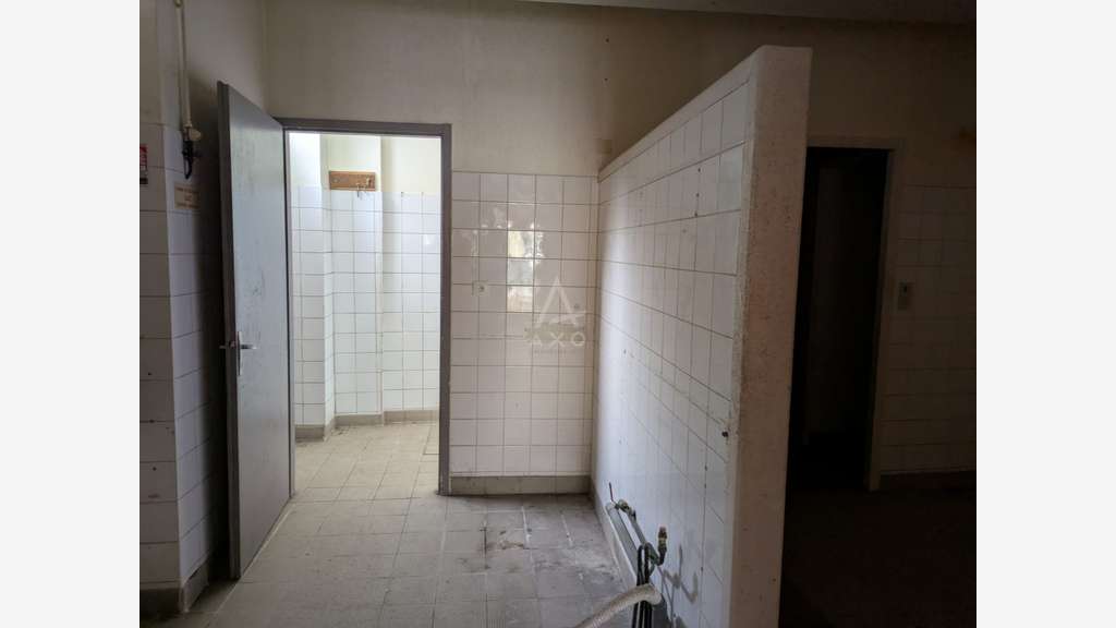 AV petit immeuble sur deux niveaux à Matha 