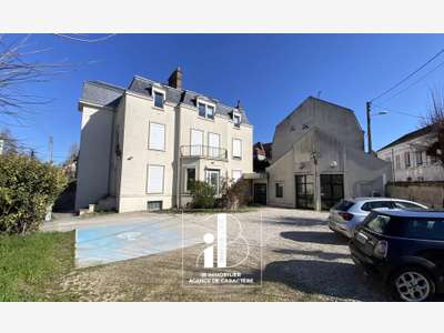 AV immeuble en toute propriete libre 402m² à Melun