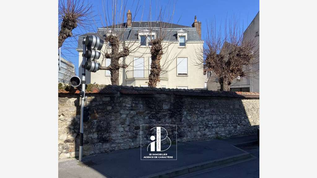 AV immeuble en toute propriete libre 402m² à Melun