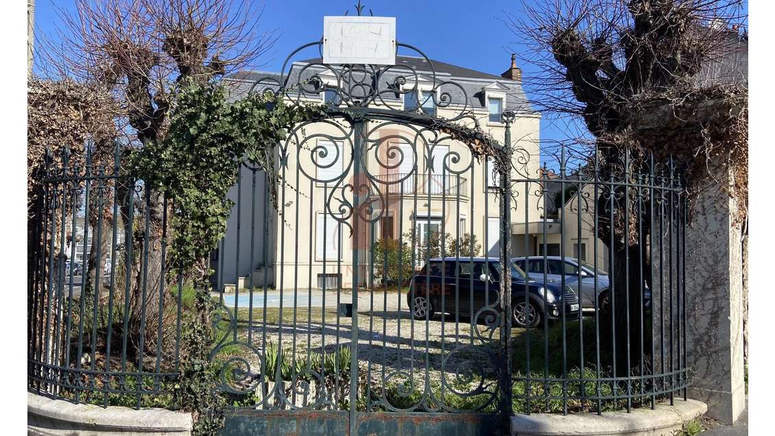 AV immeuble en toute propriete libre 402m² à Melun