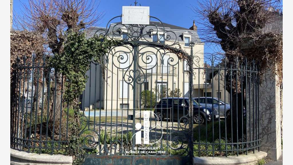 AV immeuble en toute propriete libre 402m² à Melun
