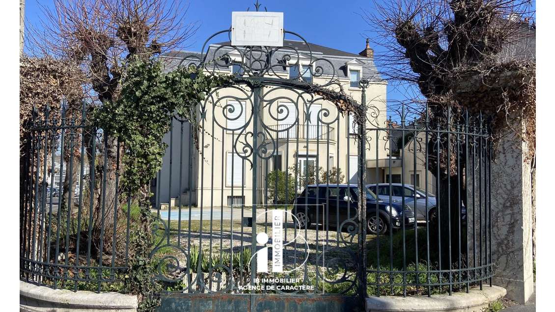 AV immeuble en toute propriete libre 402m² à Melun