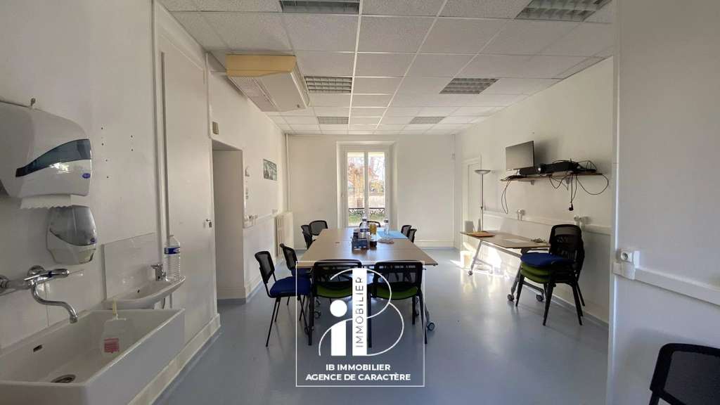 AV immeuble en toute propriete libre 402m² à Melun
