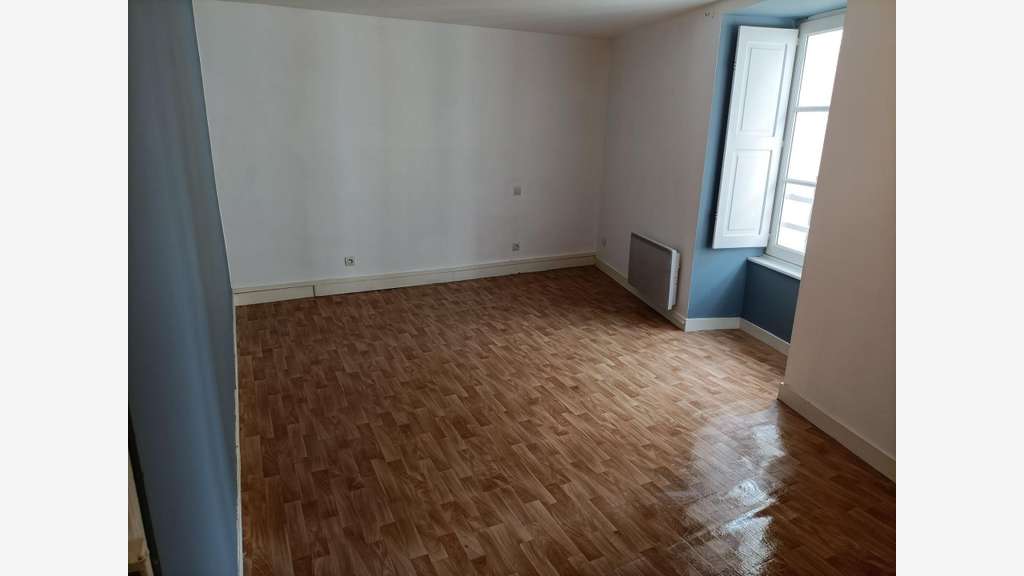 Vente immeuble 120m² en centre ville de Mirebeau