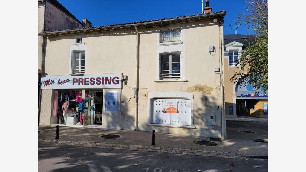 Vente immeuble 120m² en centre ville de Mirebeau
