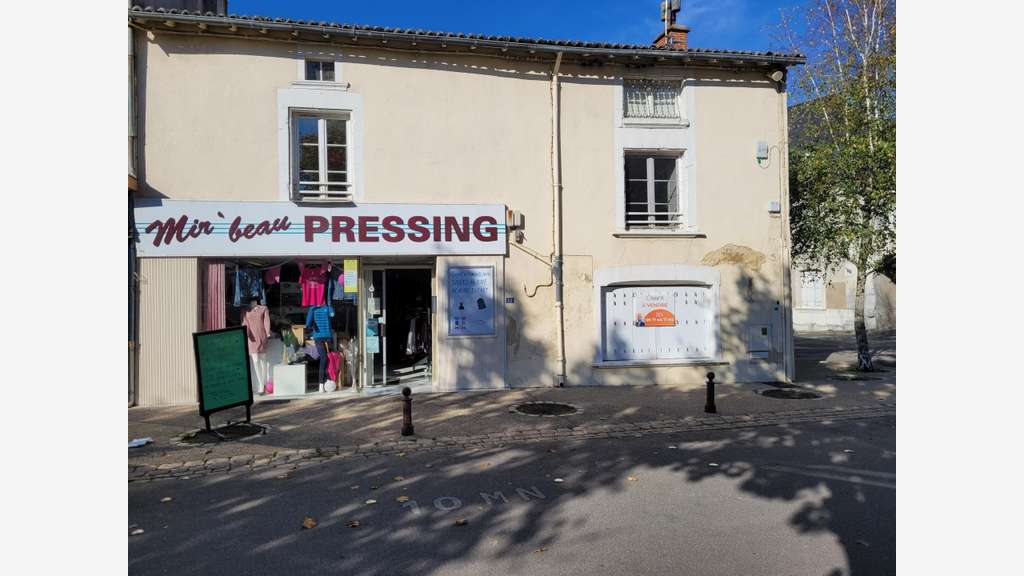Vente immeuble 120m² en centre ville de Mirebeau