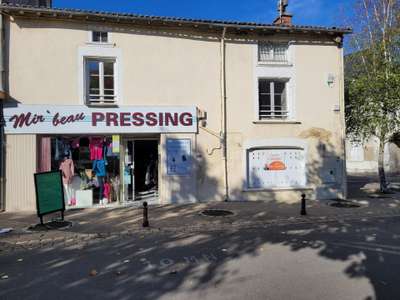 Vente immeuble 120m² en centre ville de Mirebeau