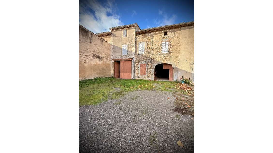 Immeuble à rénover à vendre à Montlaur 