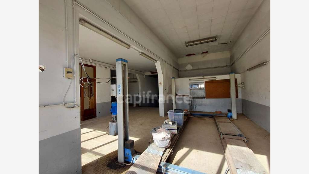 Ancien garage automobile fort potentiel Montsalvy