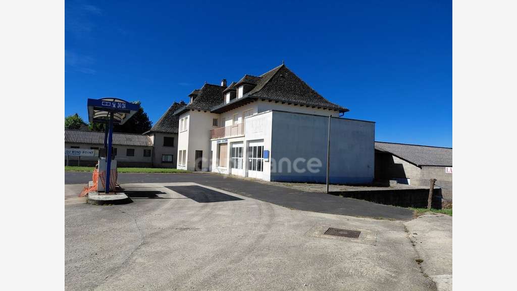 Ancien garage automobile fort potentiel Montsalvy