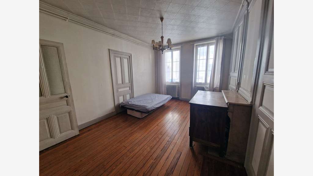 Vente ensemble immo de 500m² à rénover à Nantua