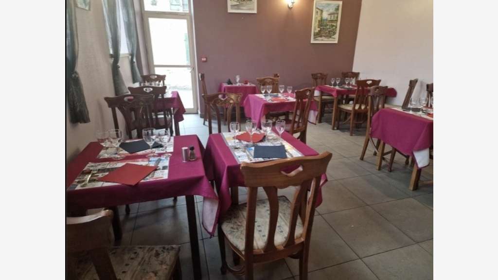 IMMEUBLE à vendre secteur NEUFCHATEAU (88) avec 1