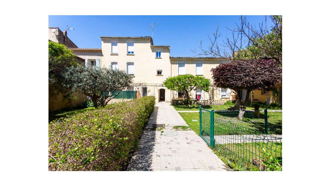 Immeuble atypique à vendre Nîmes Richelieu