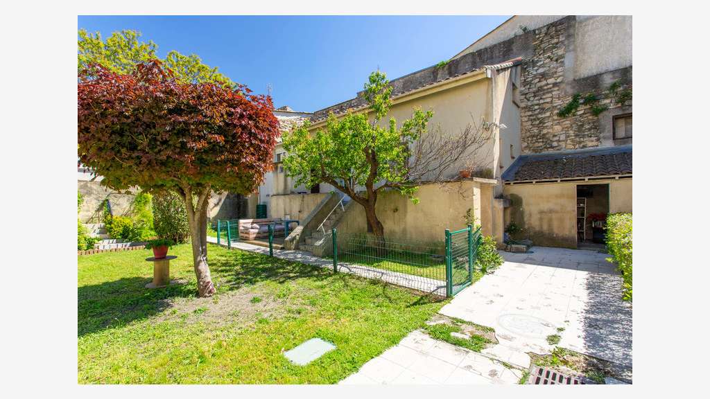 Immeuble atypique à vendre Nîmes Richelieu