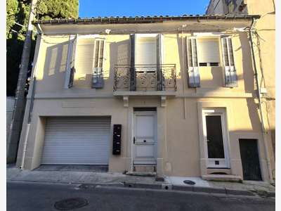 Immeuble avec 4 appartements et un garage à 