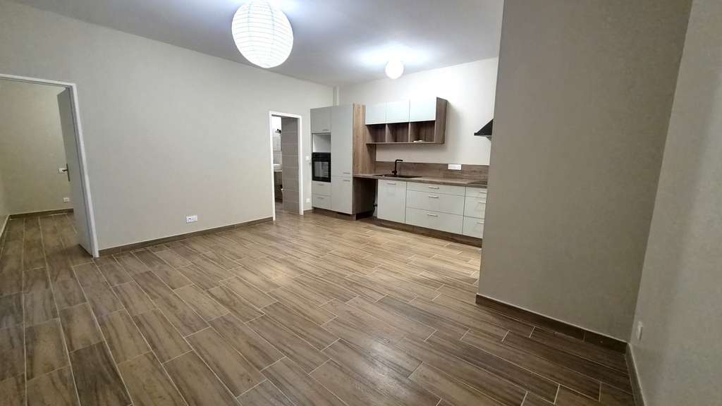 Immeuble avec 4 appartements et un garage à 