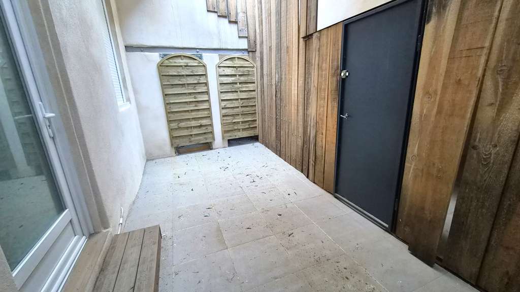 Immeuble avec 4 appartements et un garage à 