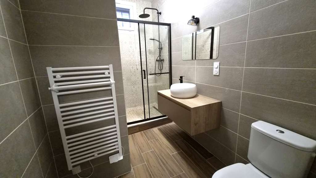 Immeuble avec 4 appartements et un garage à 