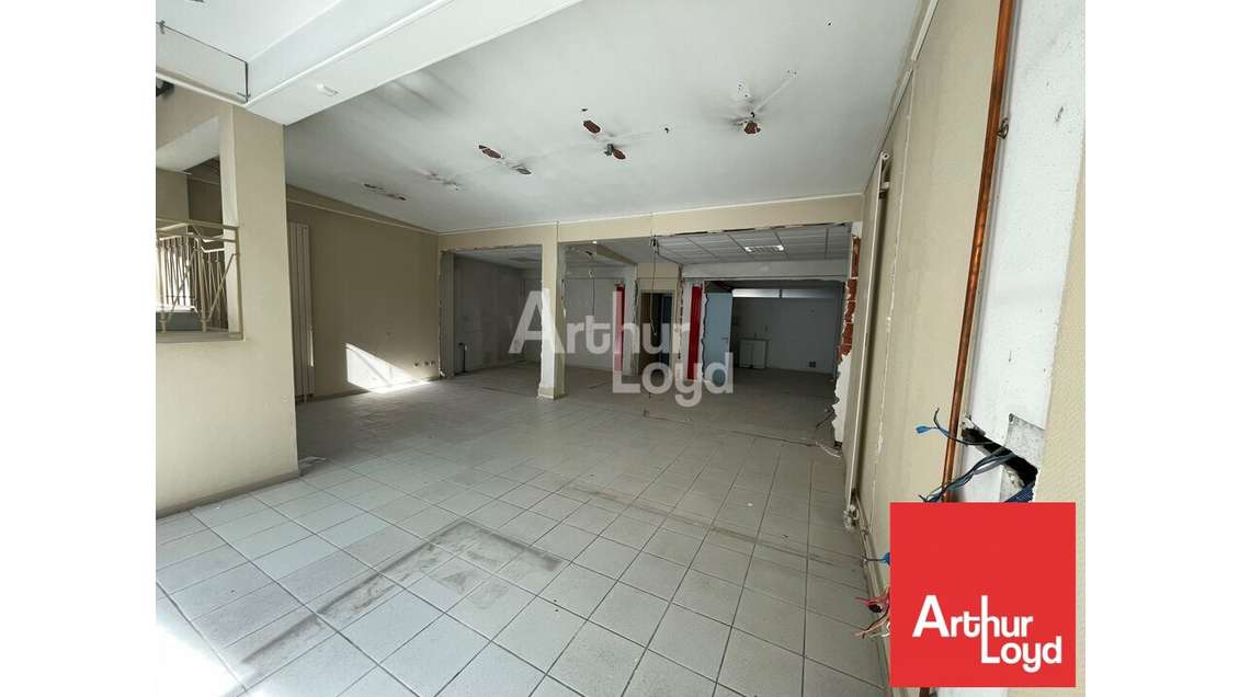 Bâtiment à rénover à vendre à Niort rue de la Gare